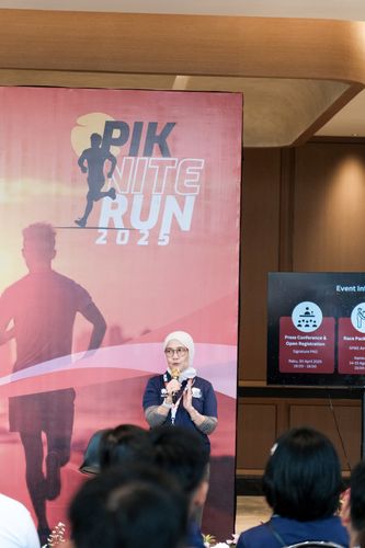 Race photo from PIK NITE RUN VIBES