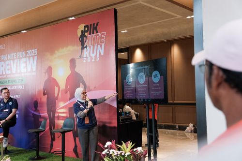 Race photo from PIK NITE RUN VIBES