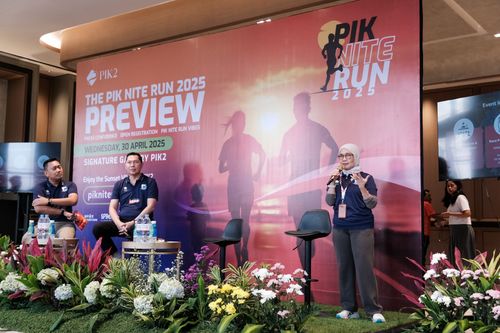 Race photo from PIK NITE RUN VIBES