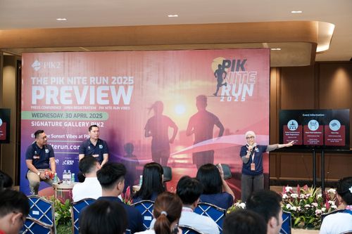 Race photo from PIK NITE RUN VIBES