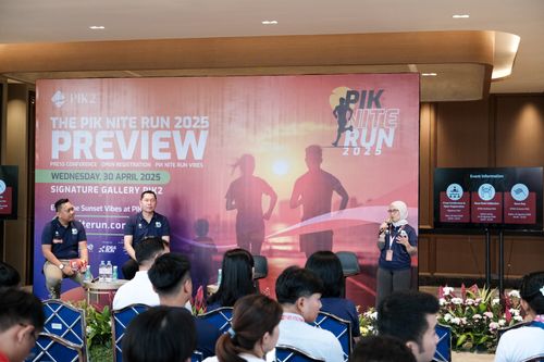 Race photo from PIK NITE RUN VIBES