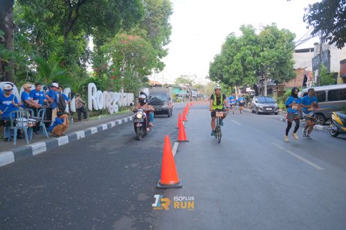 Race photo from Isoplus Run 2024 Surabaya