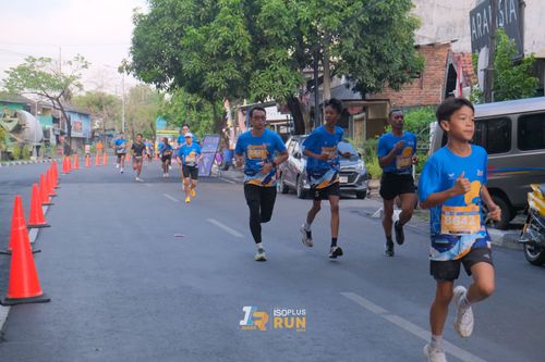 Race photo from Isoplus Run 2024 Surabaya