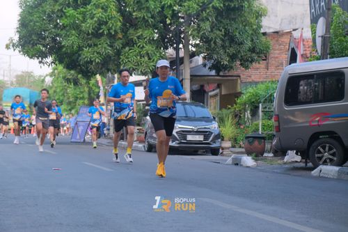 Race photo from Isoplus Run 2024 Surabaya