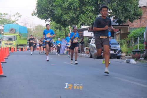 Race photo from Isoplus Run 2024 Surabaya