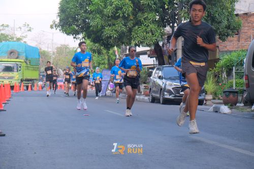 Race photo from Isoplus Run 2024 Surabaya