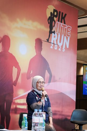 Race photo from PIK NITE RUN VIBES