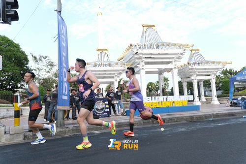 Race photo from Isoplus Run 2024 Surabaya