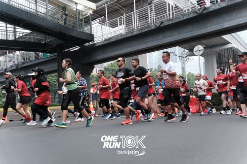 Race photo from ONE RUN 10 K