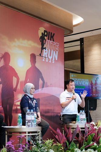 Race photo from PIK NITE RUN VIBES