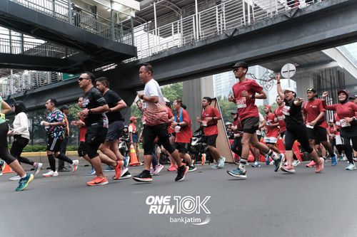 Race photo from ONE RUN 10 K