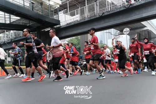 Race photo from ONE RUN 10 K