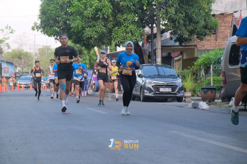 Race photo from Isoplus Run 2024 Surabaya