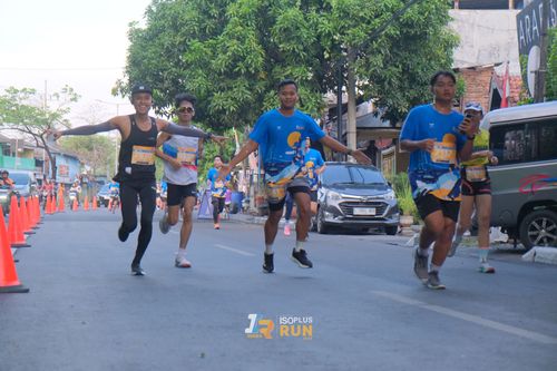 Race photo from Isoplus Run 2024 Surabaya