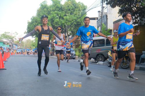 Race photo from Isoplus Run 2024 Surabaya