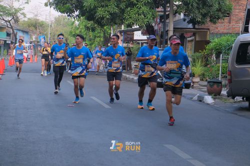 Race photo from Isoplus Run 2024 Surabaya