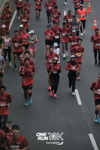 Race photo from ONE RUN 10 K