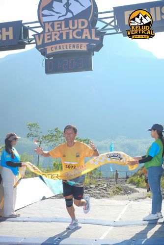 Race photo from Kelud Vertical Challenge 2024