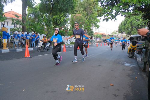 Race photo from Isoplus Run 2024 Surabaya