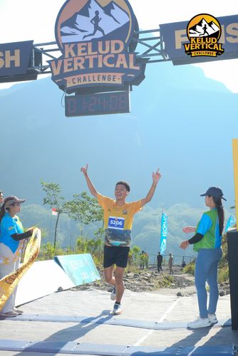 Race photo from Kelud Vertical Challenge 2024