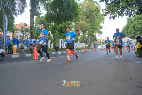 Race photo from Isoplus Run 2024 Surabaya