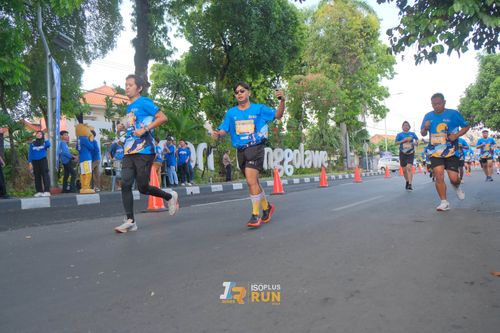 Race photo from Isoplus Run 2024 Surabaya