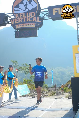 Race photo from Kelud Vertical Challenge 2024