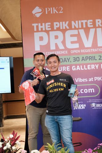 Race photo from PIK NITE RUN VIBES