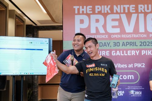 Race photo from PIK NITE RUN VIBES