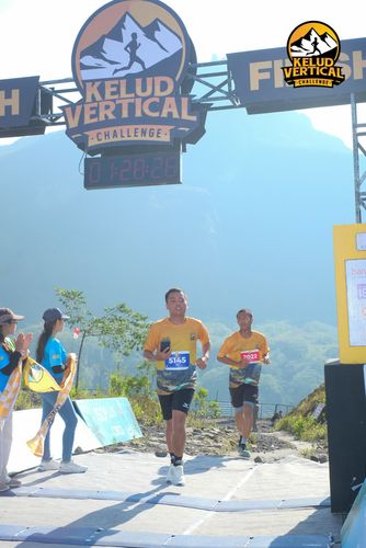 Race photo from Kelud Vertical Challenge 2024