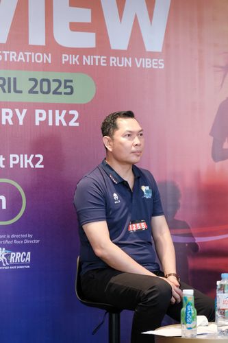 Race photo from PIK NITE RUN VIBES
