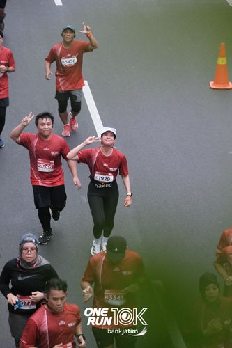 Race photo from ONE RUN 10 K