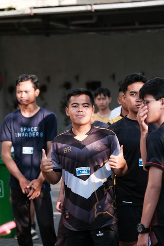 Race photo from Shake Out Run Jabar 10K
