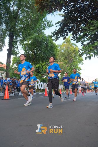 Race photo from Isoplus Run 2024 Surabaya
