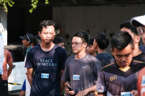 Race photo from Shake Out Run Jabar 10K