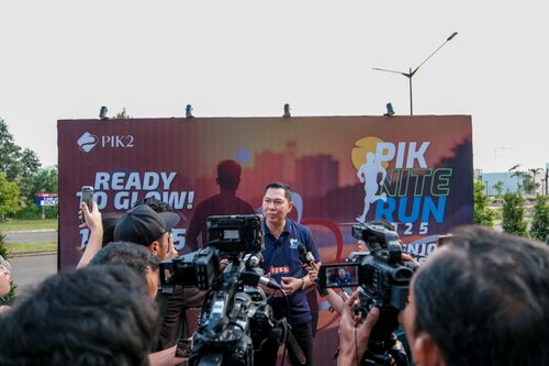Race photo from PIK NITE RUN VIBES