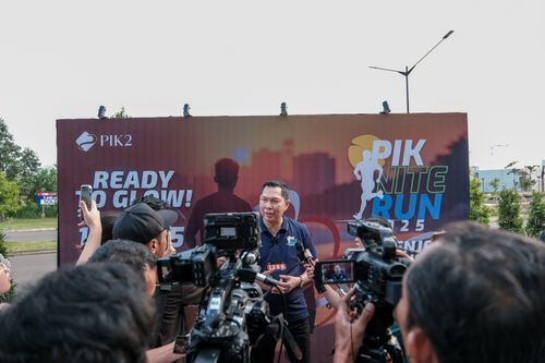 Race photo from PIK NITE RUN VIBES