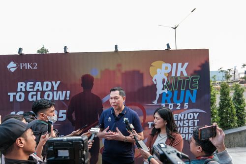 Race photo from PIK NITE RUN VIBES