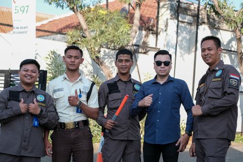 Race photo from Shake Out Run Jabar 10K