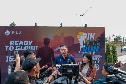 Race photo from PIK NITE RUN VIBES
