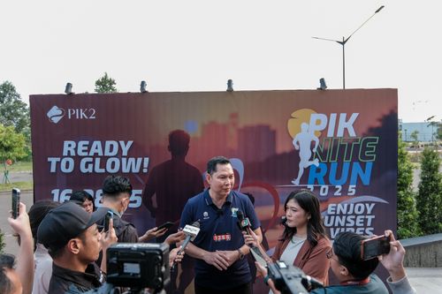 Race photo from PIK NITE RUN VIBES