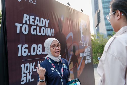 Race photo from PIK NITE RUN VIBES