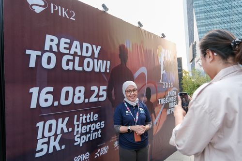 Race photo from PIK NITE RUN VIBES