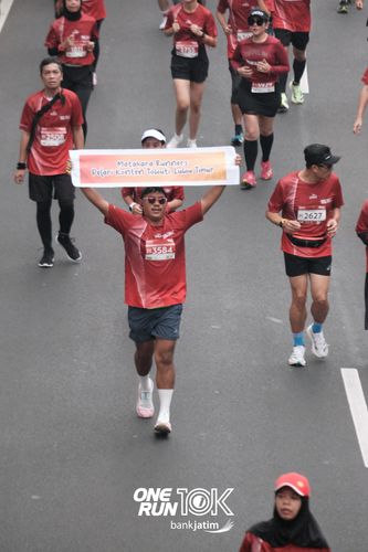 Race photo from ONE RUN 10 K