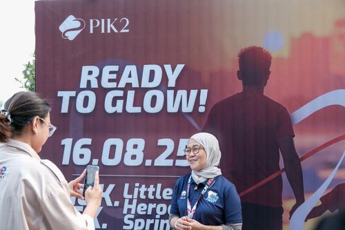 Race photo from PIK NITE RUN VIBES