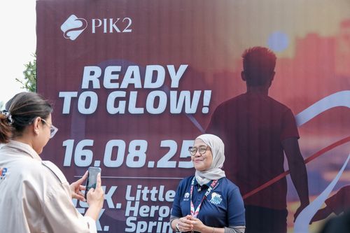 Race photo from PIK NITE RUN VIBES