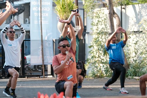 Race photo from Shake Out Run Jabar 10K