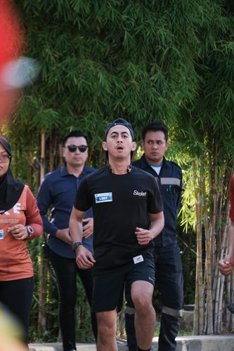 Race photo from Shake Out Run Jabar 10K