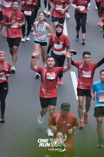 Race photo from ONE RUN 10 K