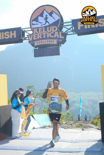 Race photo from Kelud Vertical Challenge 2024